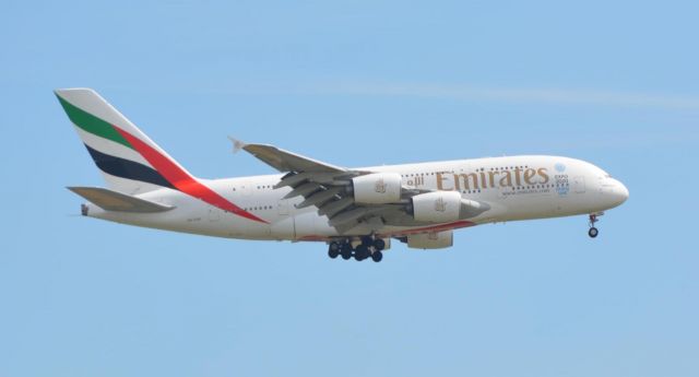 AE-EDK — - Landing on the Zwanenburgbaan at Amsterdam Schiphol, flight UAE 147