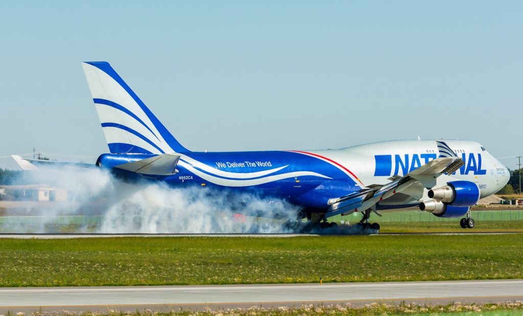 Boeing 747-400 (N952CA)