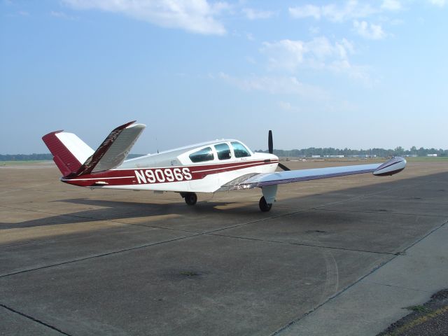 Beechcraft 35 Bonanza (N9096S)