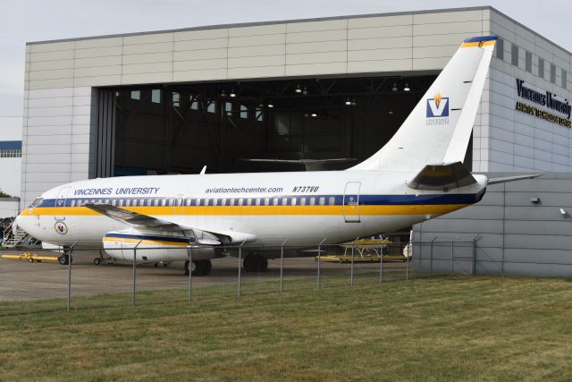 Boeing 737-200 (N737VU) - Vincennes University B732 mx training aircraft at their IND Aviation Technology School. Always nice to catch this pristine 737 outside the hangar. Ex United ship.