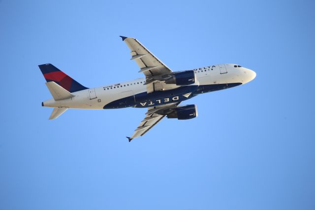 Airbus A319 (N321NB)