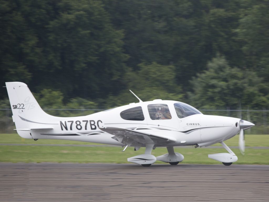 Cirrus SR-22 (N787BC) - Runway 08 | 17 June 2015