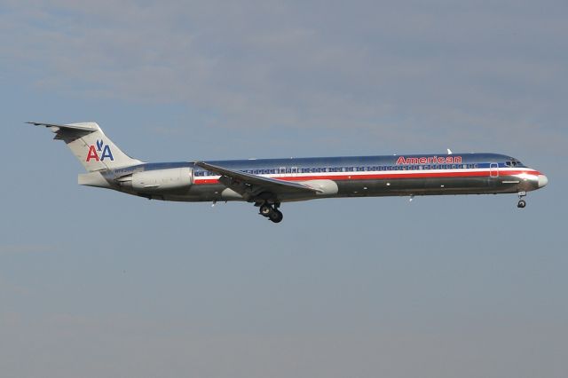 McDonnell Douglas MD-83 (N76200)