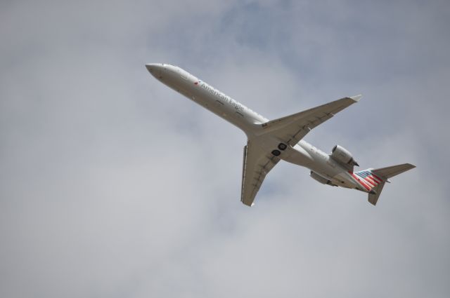 Canadair Regional Jet CRJ-200 (N907FJ)