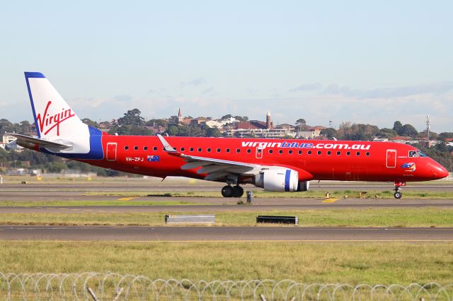 Embraer ERJ-190 (VH-ZPJ)