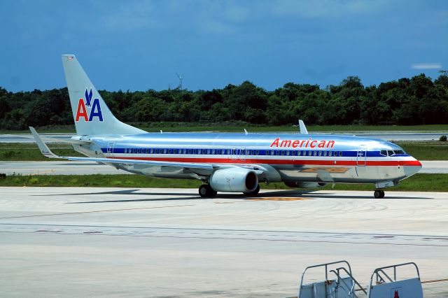 Boeing 737-800 (N874NN)