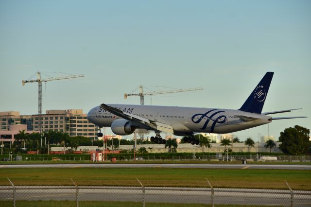 Boeing 777-200 (F-GZNT)
