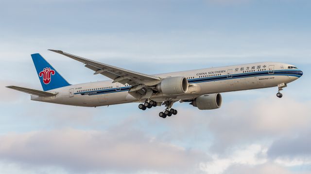 BOEING 777-300ER (B-2029)