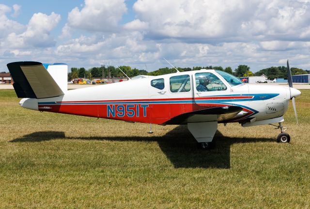 Beechcraft 35 Bonanza (N951T)