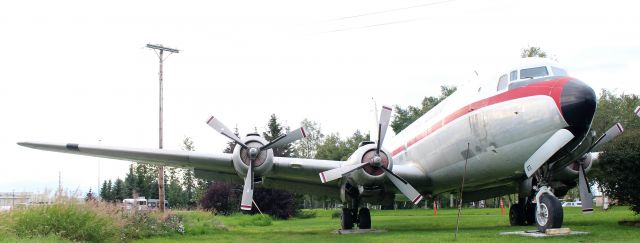 Douglas DC-6 (N43872)