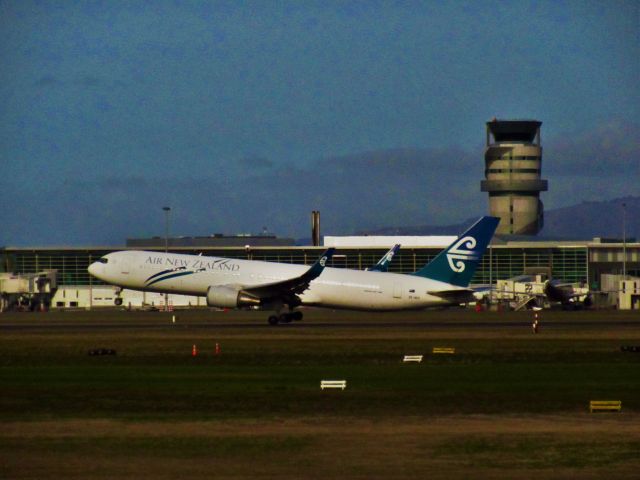 BOEING 767-300 (ZK-NCK) - Air New Zealand 767-300 take off.