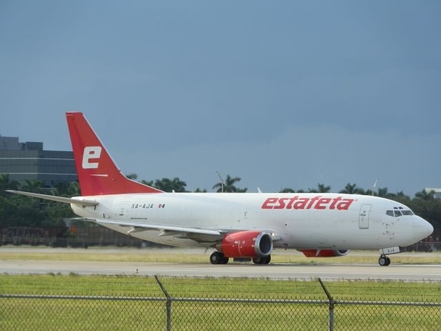 BOEING 737-300 (XA-AJA)