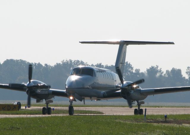 Beechcraft Super King Air 200 (N786DD) - At Downtown Shreveport.