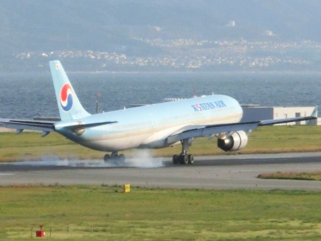 Airbus A330-200 (HL7710)