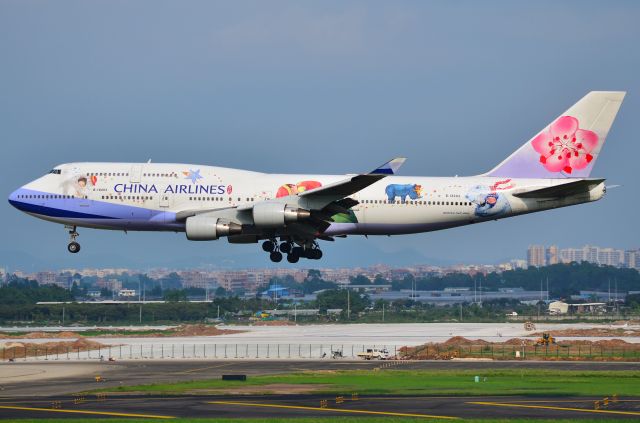 Boeing 747-400 (B-18203)