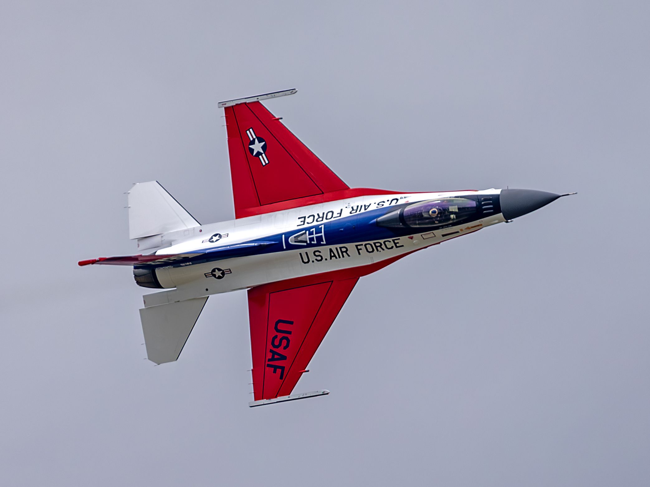 Lockheed F-16 Fighting Falcon (91-0395) - The 2024 USAF Viper Demo Team 50th anniversary YF16 prototype paint scheme at the Dayton Air Show Sunday, 23 Jun 2024. I was bummed that the performance was cut short, but ya can’t beat Mother Nature!
