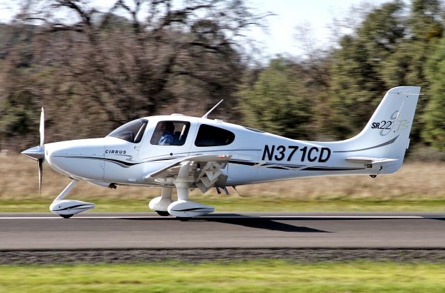 Cirrus SR-22 (N371CD)