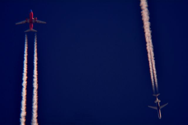 — — - Southwest 1682 36,000 ft. passing under Delta 4736 37,000 ft. south of Cleveland. 11-06-16.