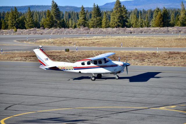 Cessna P210 Pressurized Centurion (N731HR) - N731HR taxis to Runway 2 at Truckee Tahoe (KTRK) prior to its flight to Oakland (KOAK) on Saturday, 22 February, 2020