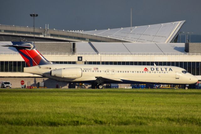 Boeing 717-200 (N981AT) - Boeing 717-2BD opby Delta Air Linesbr /Formerly opby AirTran from 2002 - 2013br /br /A/C type has replaced MD88/MD90 on the Buffalo Niagara International Airport to/from Hartsfield-Jackson Atlanta International Airport route for Summer 2020