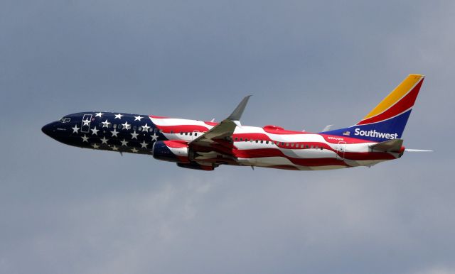 Boeing 737-800 (N500WR)