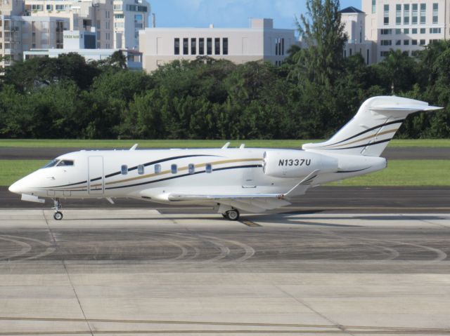 Bombardier Challenger 300 (N1337U)