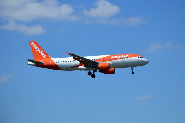 Airbus A320 (G-EZTK) - easyJet Airbus A320-214 landing at AMS 13.44 hrs (GMT) 09May25