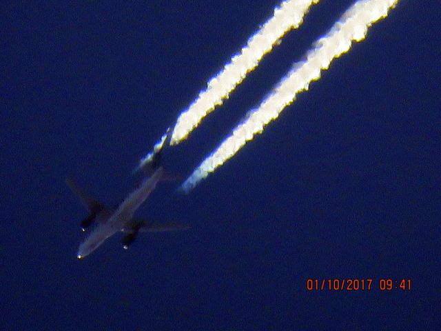 Airbus A320 (N221FR)