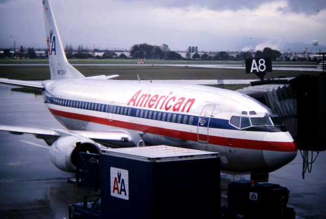 BOEING 737-300 (N673AA) - KSJC - ex AirCal 737-300 at terminal A at San Jose - late 1980s to early 1990s