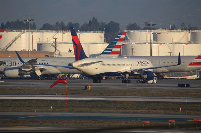 BOEING 767-300 (N171DZ)