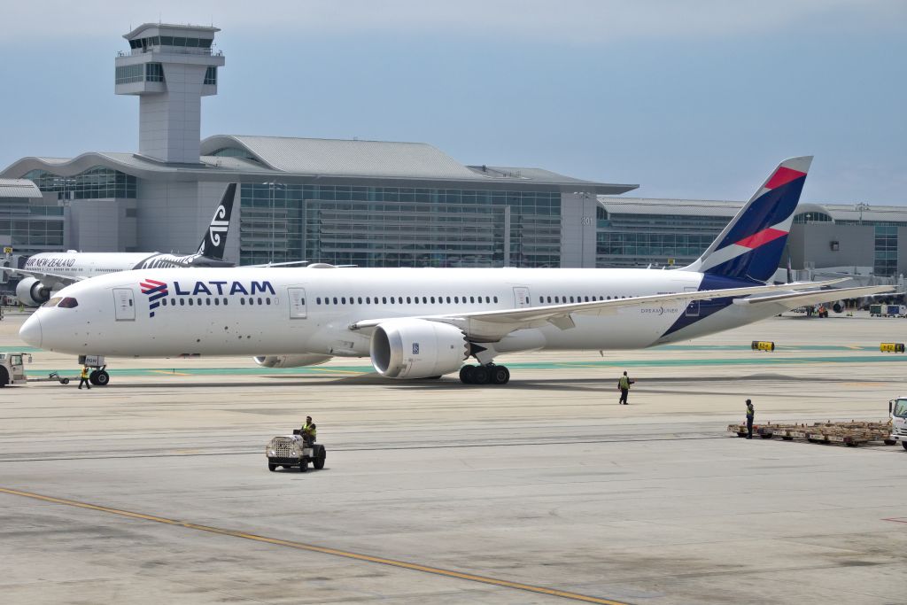 Boeing 787-9 Dreamliner (CC-BGW)