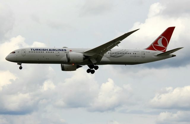 Boeing 787-9 Dreamliner (TC-LLB)
