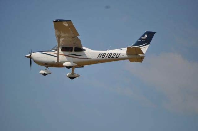 Cessna Skylane (N6182U)