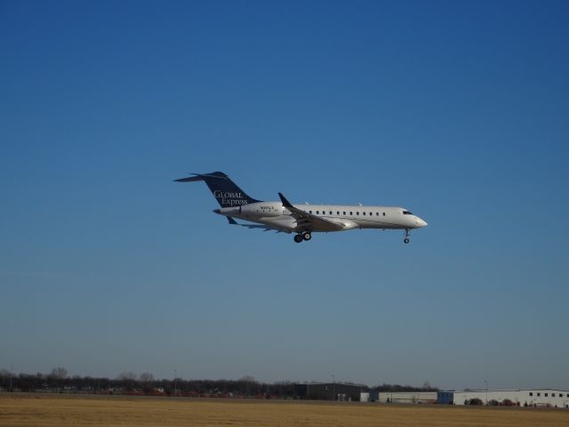 Bombardier Global Express (N351LS)