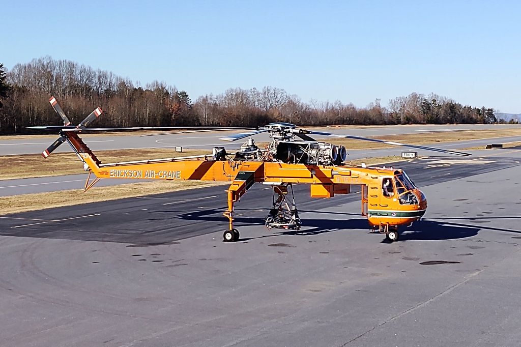 Sikorsky CH-54 Tarhe (N163AC) - Sikorsky S-64F Erickson Air-Crane stopping by for a fill-up!