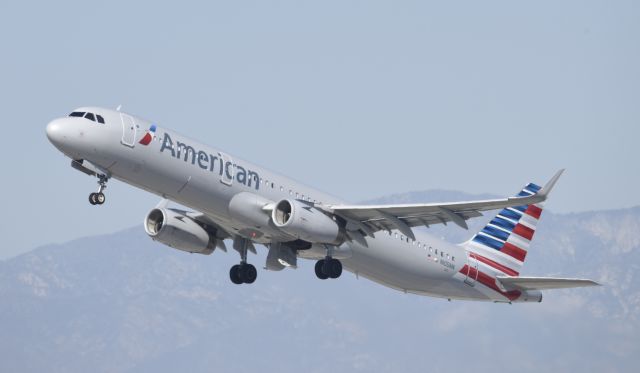 Airbus A321 (N105NN) - Departing LAX