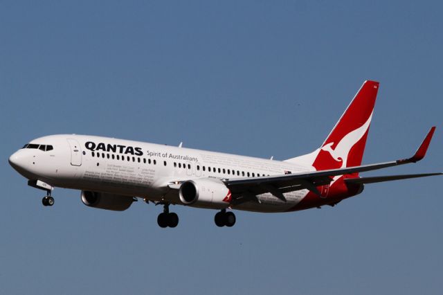 Boeing 737-800 (VH-XZA) - special scheme Spirit of Australians with customers names painted all over the fuselage