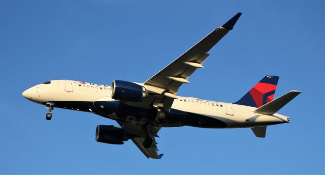 Airbus A220-100 (N145DQ)