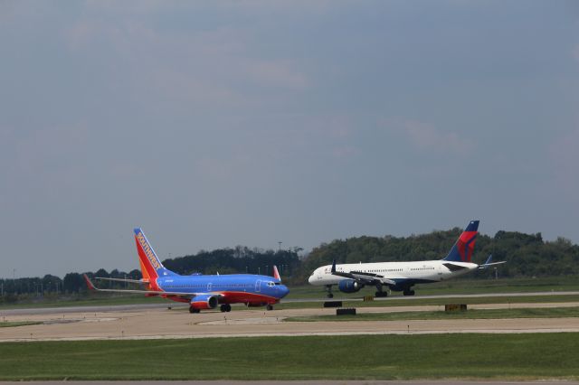 Boeing 737-700 (N767SW) - 082512 SWA taxiing in, Delta B757 finishig landing roll on Rwy 28R