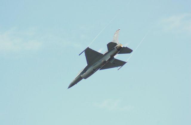 Lockheed F-16 Fighting Falcon — - F-16 Viper West demo at Wings Over Houston 2010.