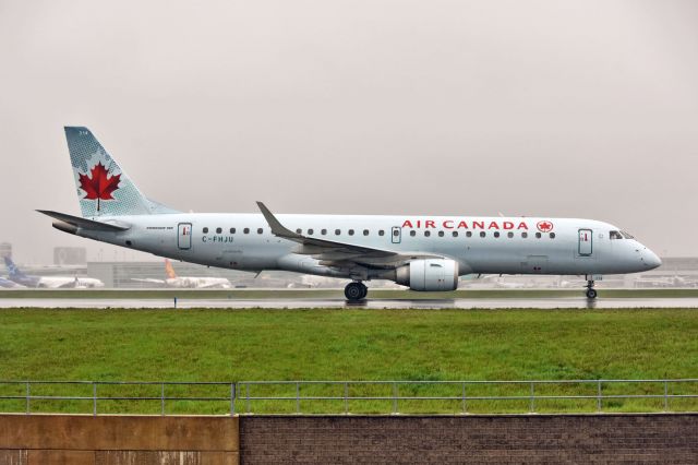 Embraer ERJ-190 (C-FHJU)