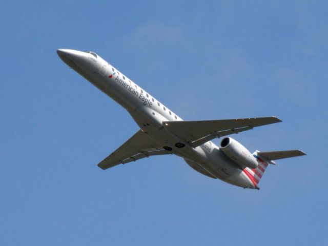 Embraer ERJ-145 (N641AE)