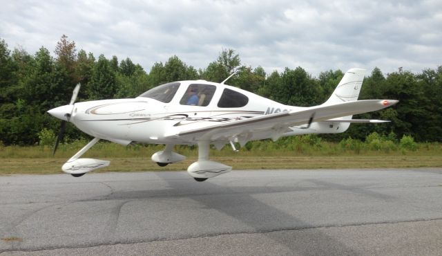 Cirrus SR-22 (N607PK)