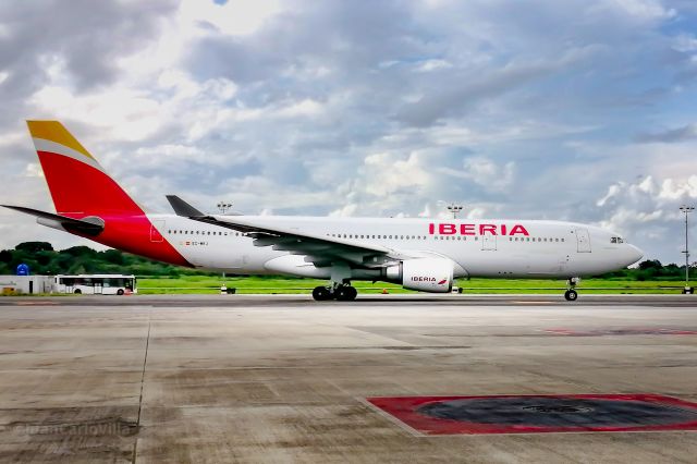 Airbus A330-200 (EC-MKJ)