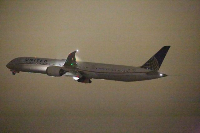 BOEING 787-10 Dreamliner —