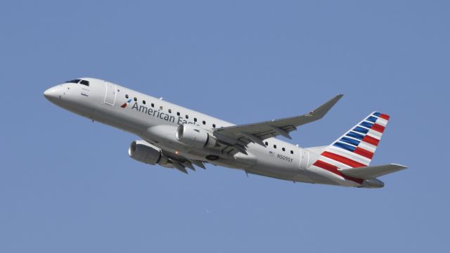 Embraer 175 (N509SY) - Departing LAX on 25R