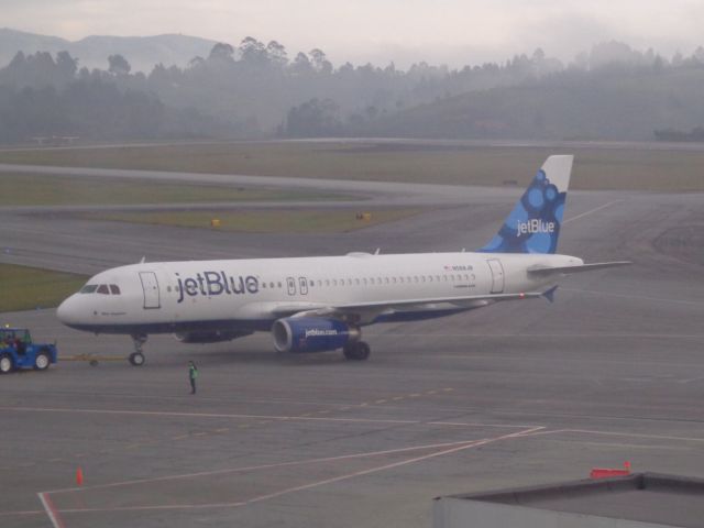 Airbus A320 (N658JB)