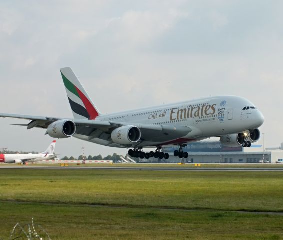 Airbus A380-800 (A6-EOY)