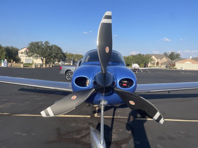 Cirrus SR-22 (N236BB)