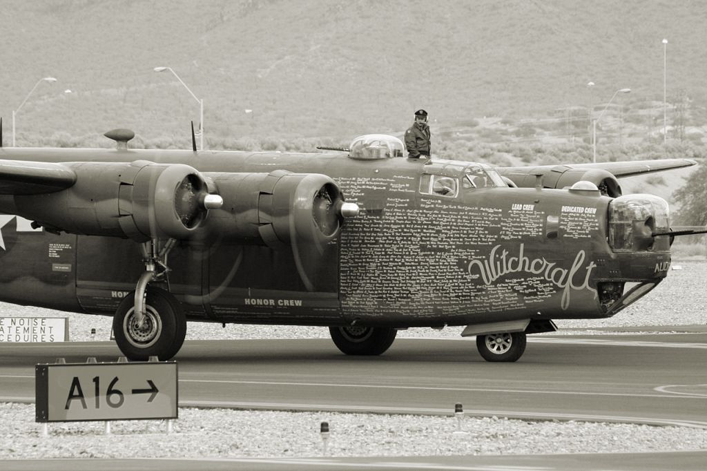 Consolidated B-24 Liberator (N224J)